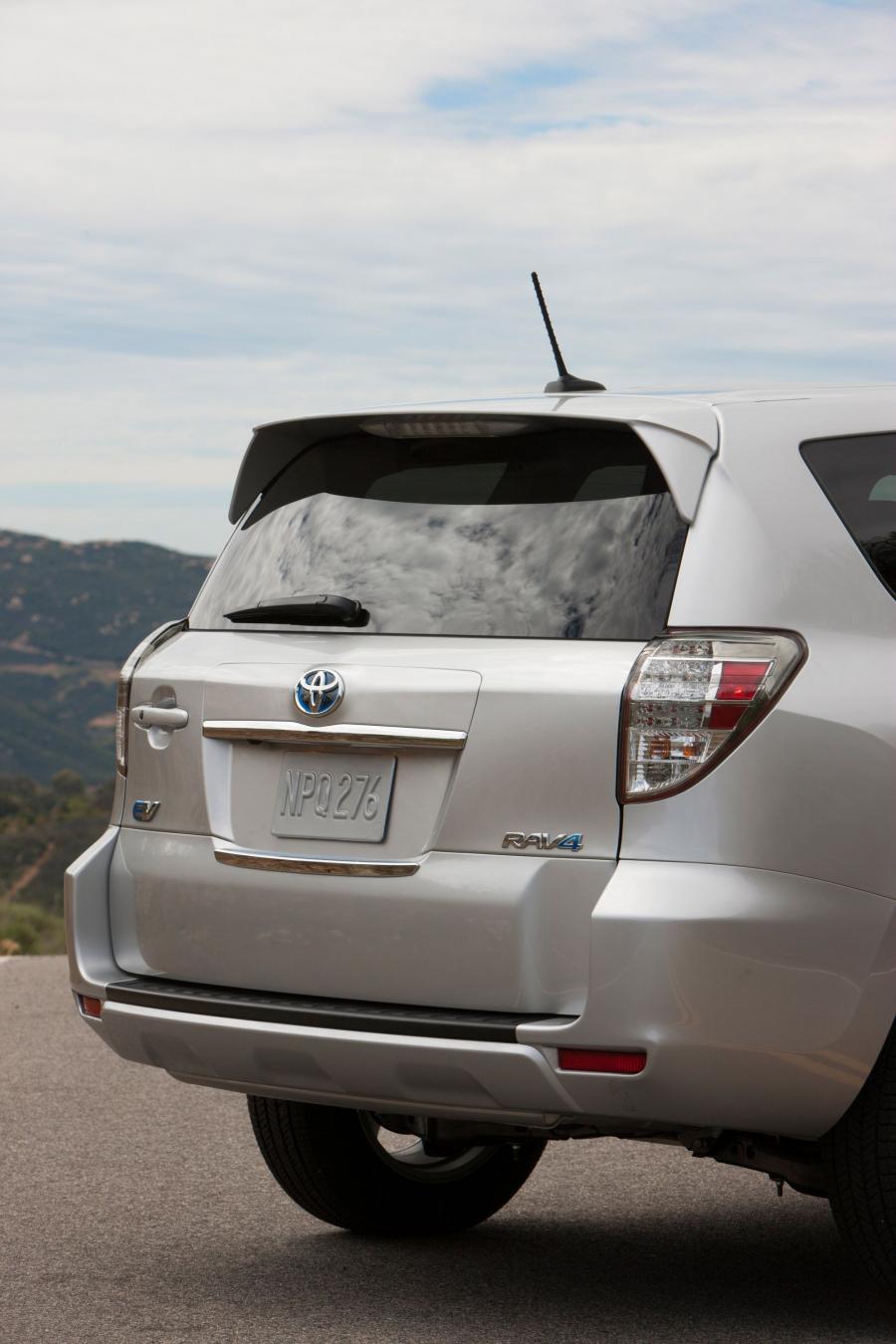  Toyota RAV4 EV 2012 года  (фото 34 из 107)